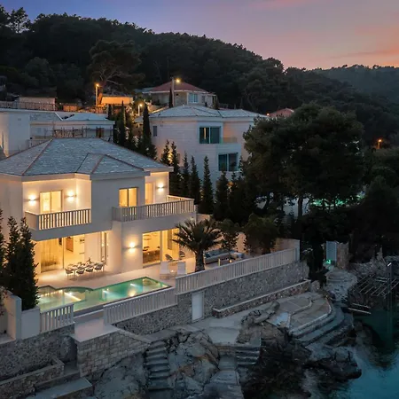 Villa Villa More