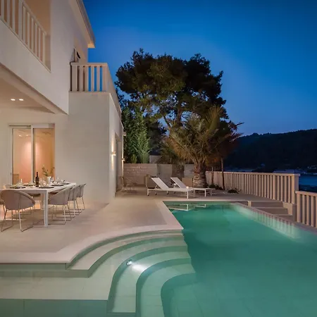 Villa Villa More
