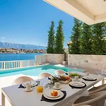 Villa Villa More *